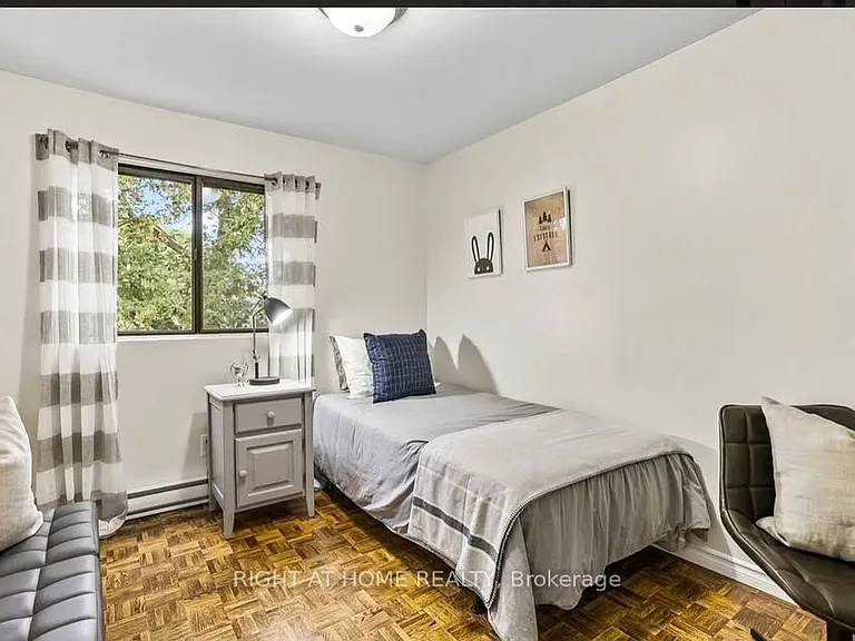 350 Camelot Ct #3 — Photo 22