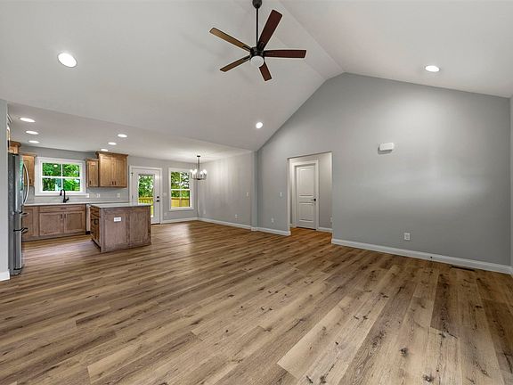 5th image of 108 Madeline Ct