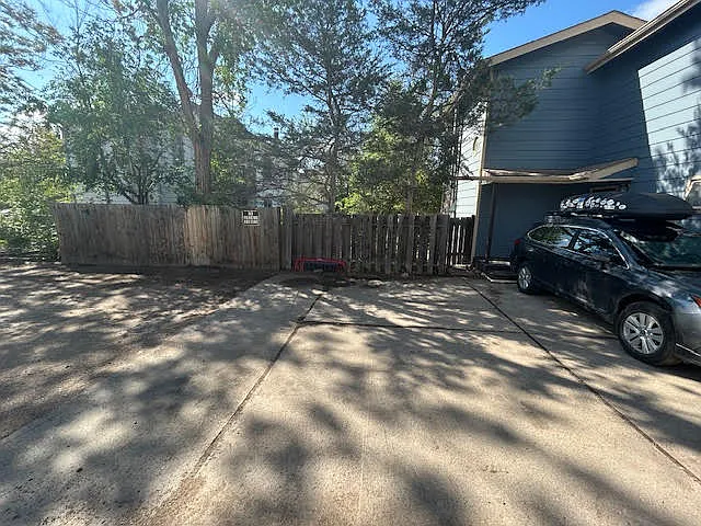 2033 Pine St — Photo 13