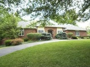 8841 Cherokee Ln, Leawood, KS 66206