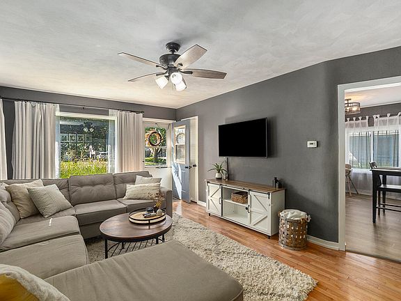 5th image of 317 W 28th St