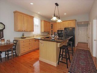 4th image of 7981 Oakhaven Pl