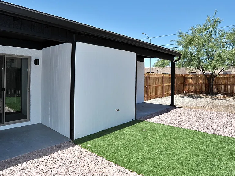 3302 E Presidio Rd — Photo 4