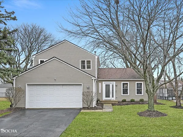 890 Fieldside Ln, Aurora, IL 60504