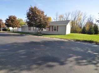 W6988 Edgewater Dr, Fond Du Lac, WI 54937