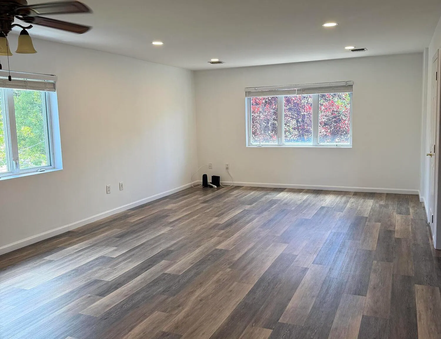 3 bed, 1.5 bath, 7392 sqft, $3,200 — Photo 2