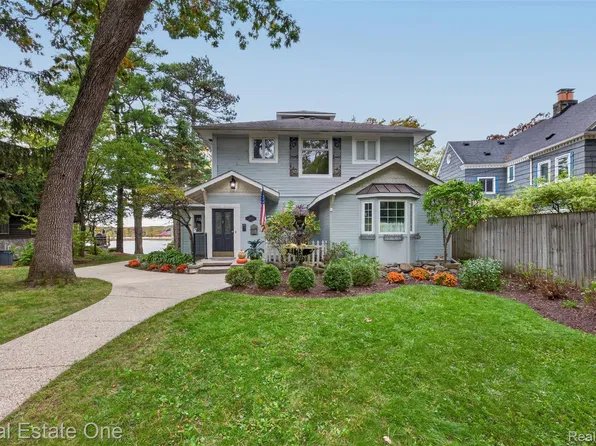 4123 Windiate Park Dr, Waterford, MI 48329
