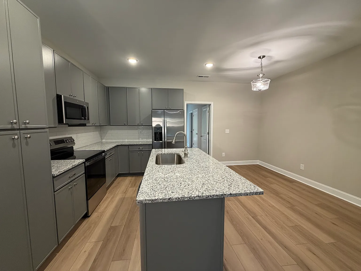 3 bed, 2.5 bath, 1500 sqft, $1,795 — Photo 1