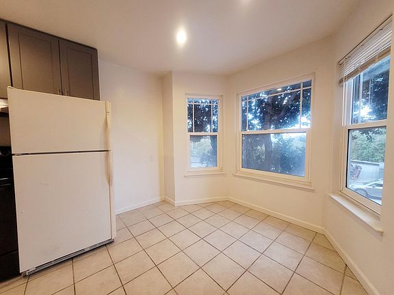 5th image of 2948 Diamond St #1