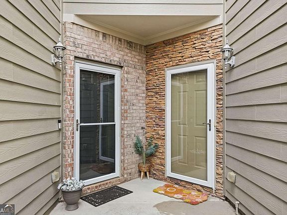 5th image of 2324 Whiteoak Ln SE