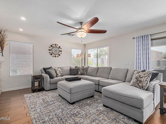 4th image of 2271 E AUGUSTA Avenue
