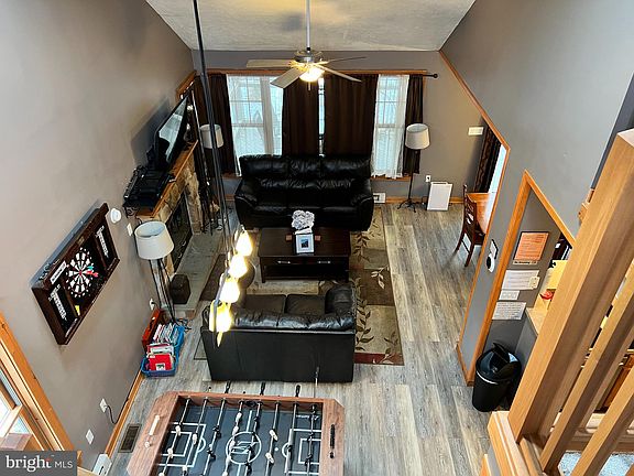4th image of 144 Pine Ct