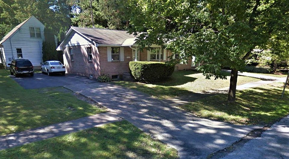 1st image of 622 E School St