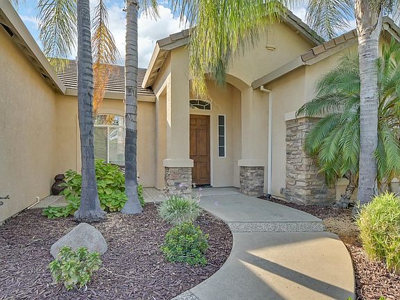3rd image of 2556 Provence Dr