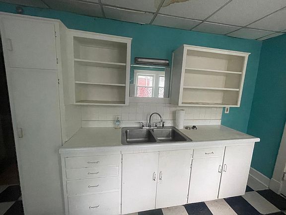 4th image of 3914 Campbell St #1