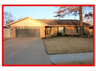 4512 Stonehenge Dr, Bartlesville, OK 74006