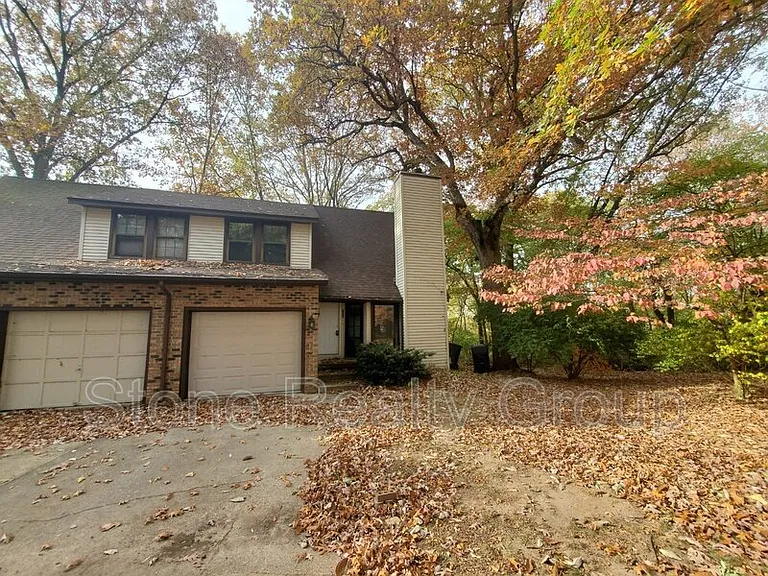 362 White Oak Ln — Photo 1