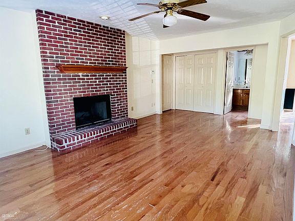 4th image of 3287 Summit Glen Dr