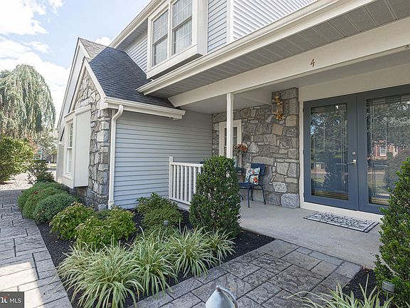 3rd image of 4 Gladiola Cir