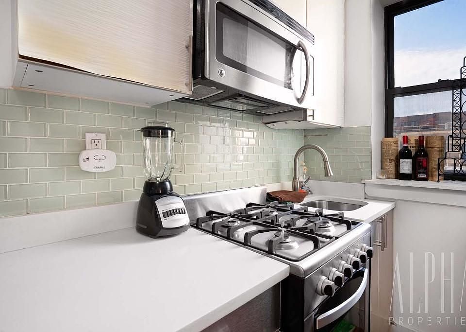2nd image of 348 E 110th St APT 3