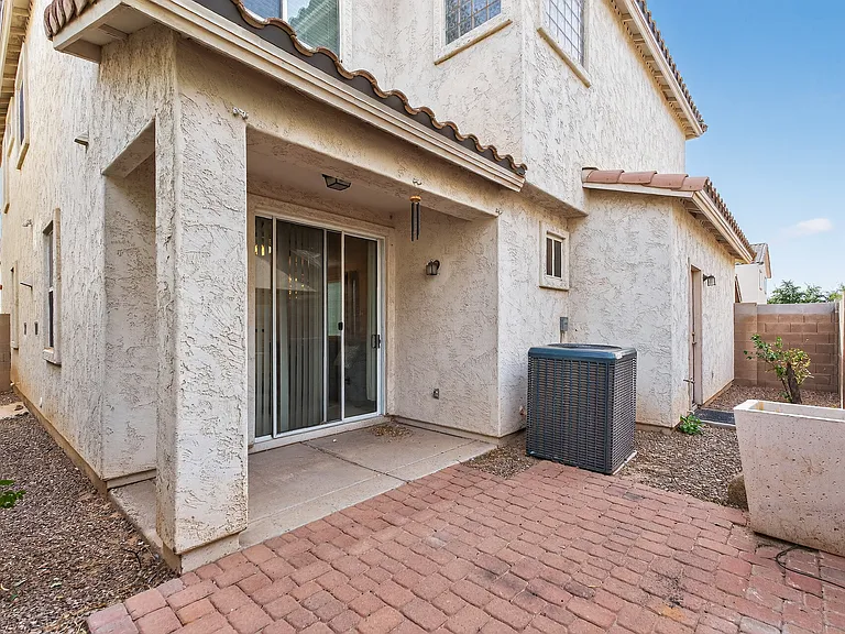 12034 W Polk St — Photo 26