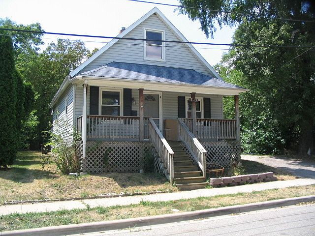 1st image of 325 Hyde Park St
