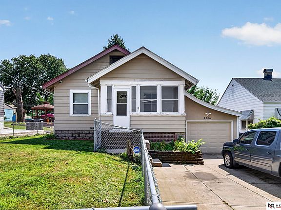 2nd image of 4557 Seward St