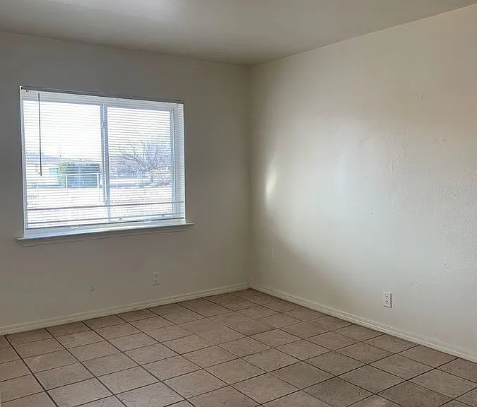 370 Atrisco Dr SW #12 — Photo 11