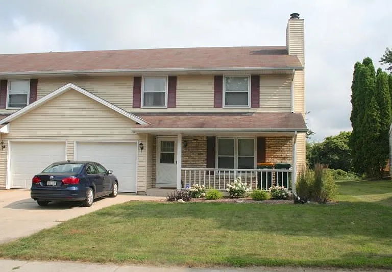 525 Maple St — Photo 2