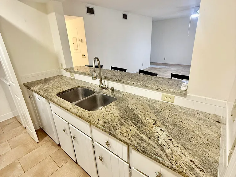 227 Walmar Grv — Photo 6