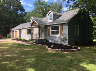 1422 Gilletts Lake Rd, Jackson, MI 49201