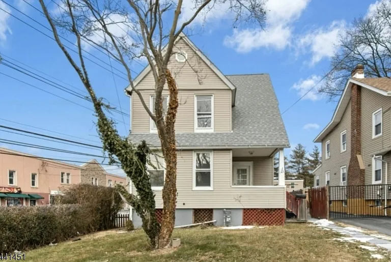 162 W 2nd Ave — Photo 1
