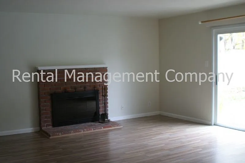 3 bed, 2.0 bath, 1631 sqft, $2,495 — Photo 2