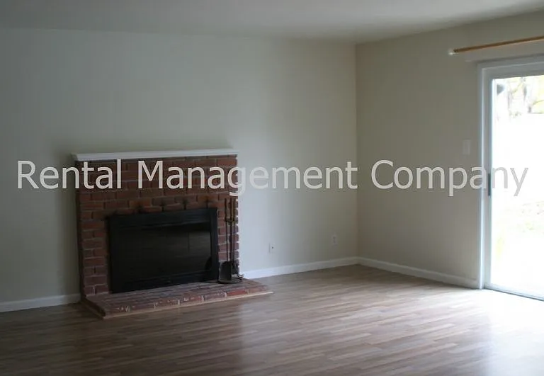 3886 E Rialto Ave — Photo 2