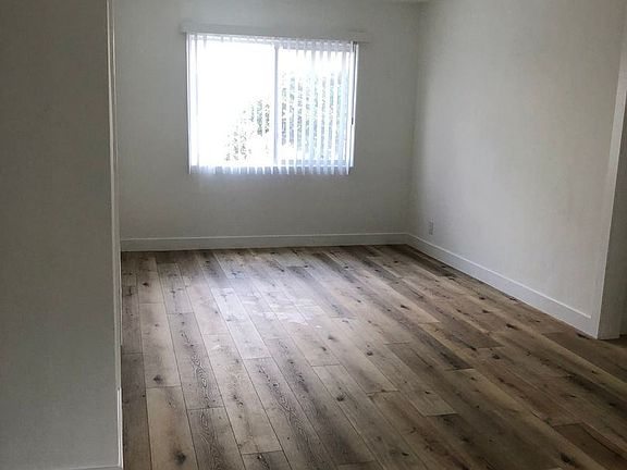 3rd image of 1935 Cloverfield Blvd APT 2