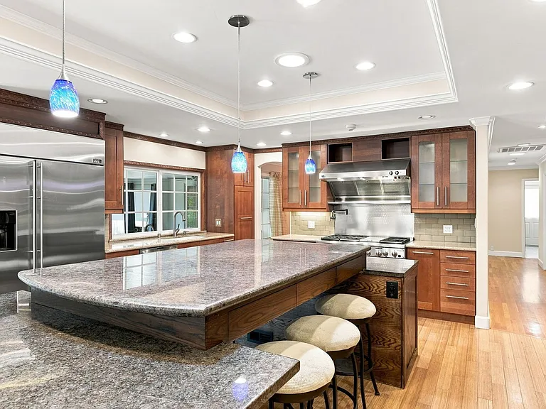 12445 Green Meadow Ln — Photo 3