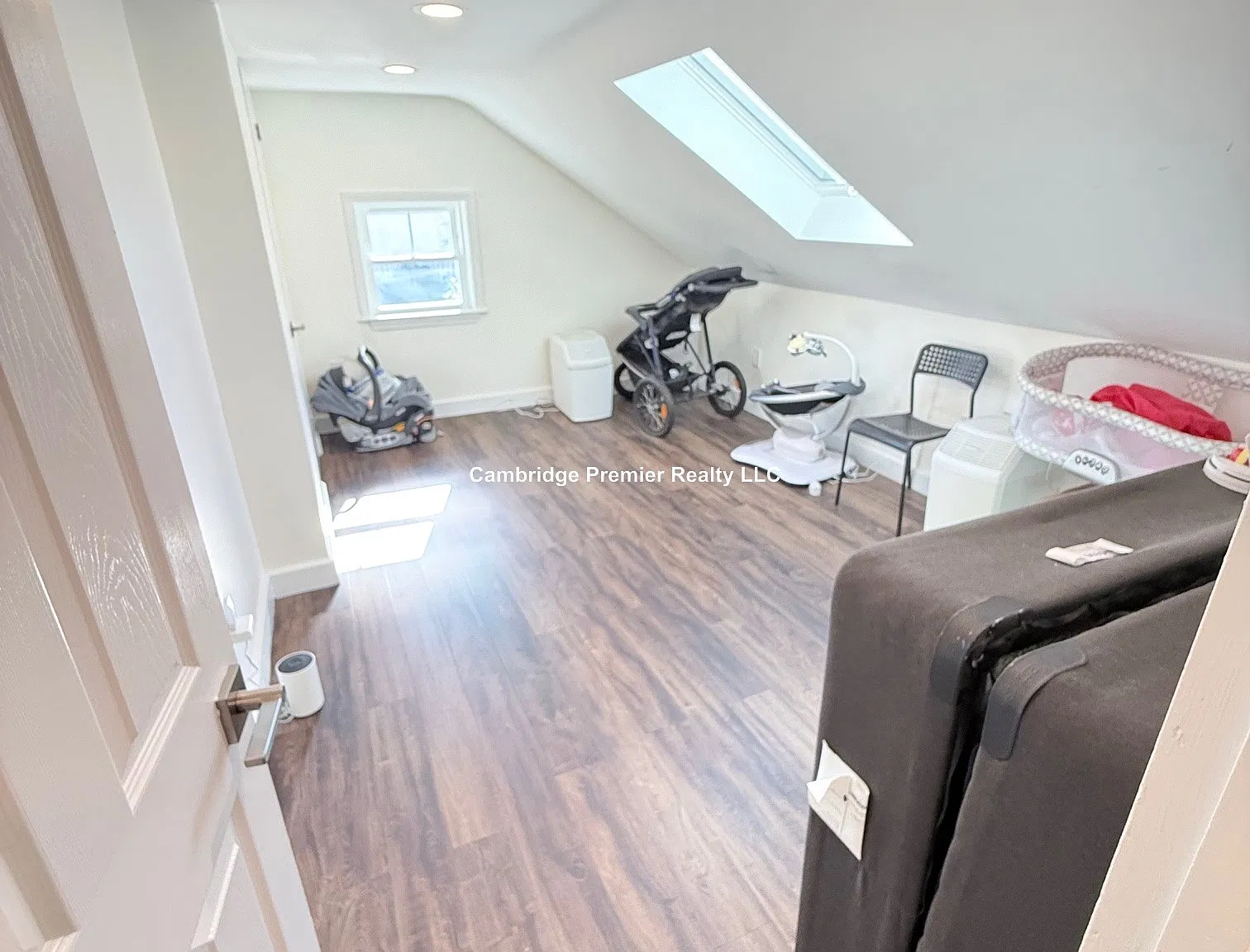 4 bed, 1683 sqft, $4,500 — Photo 2