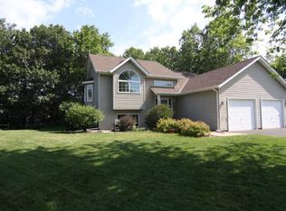 945 Trail Ct, Eagan, MN 55123