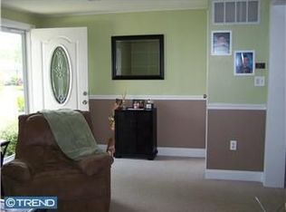 42 Girard Ave, Sicklerville, NJ 08081