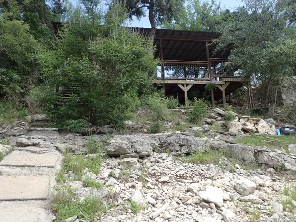 172 Private Road 2622, Mico, TX 78056