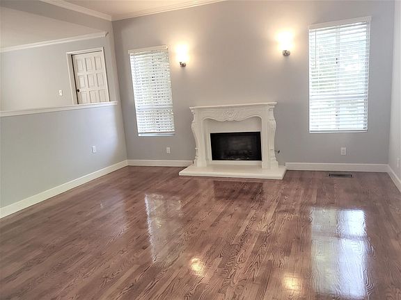 2nd image of 3611 Dixie Canyon Ave