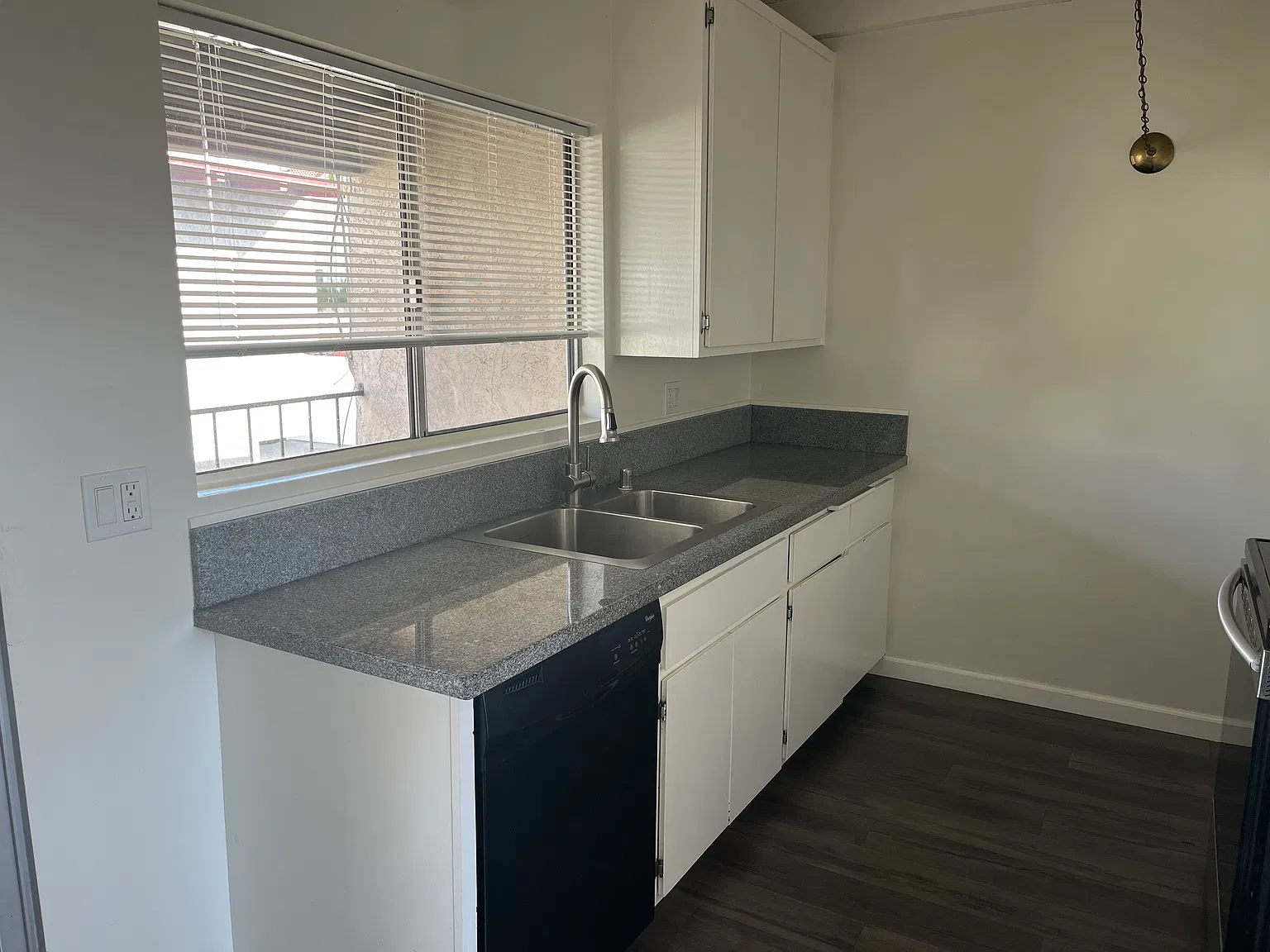 2 bed, 1100 sqft, $3,200 — Photo 3