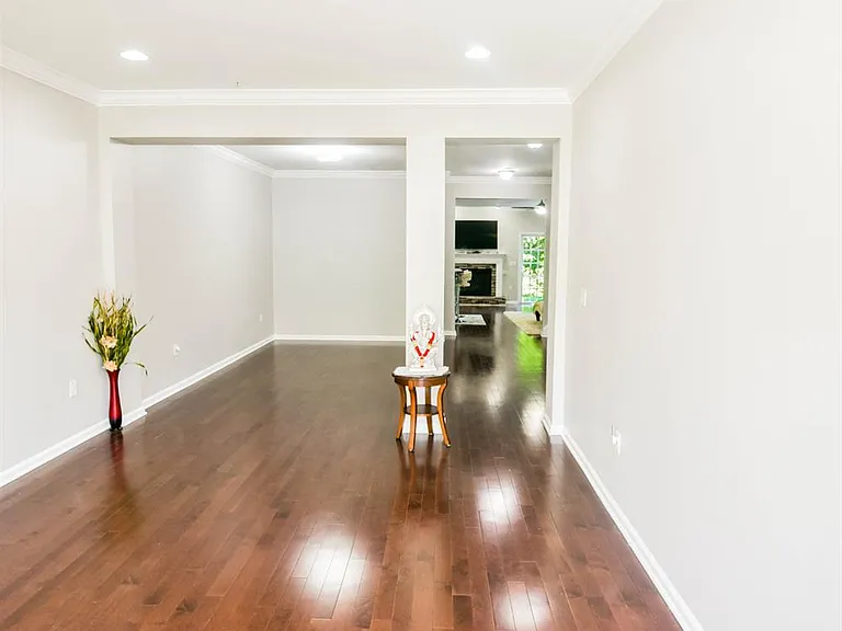 122 Morgan Way — Photo 4