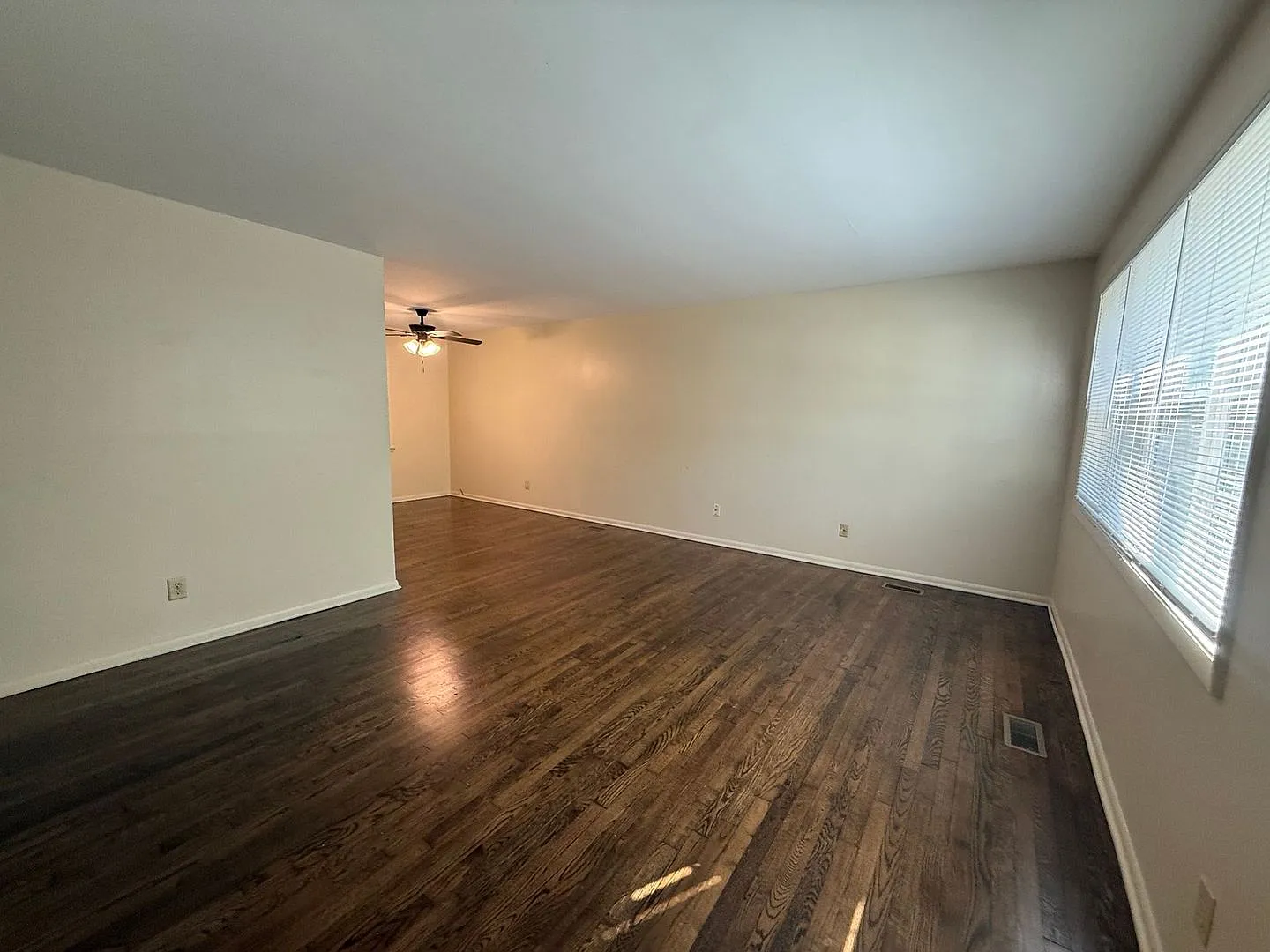 3 Bedroom 1 Bathroom — Photo 4