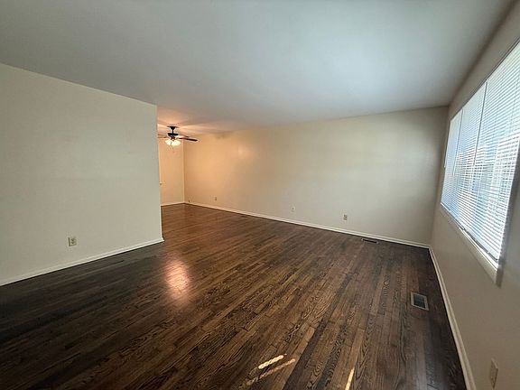 4th image of 602 Maple St