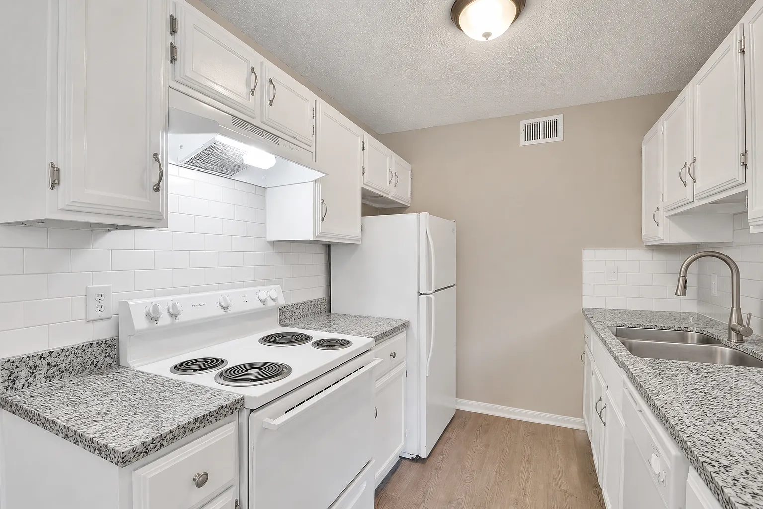Baker Oaks Apartments — Photo 3