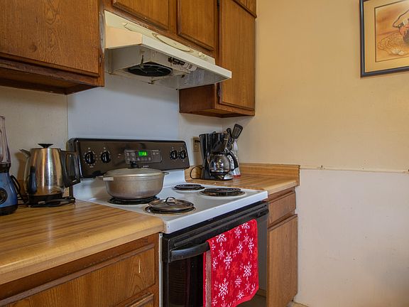 4th image of 1708 Victoria Dr