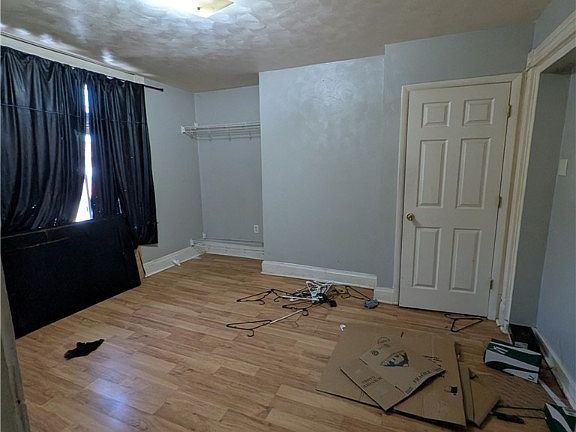 3rd image of 1017 Emporia St