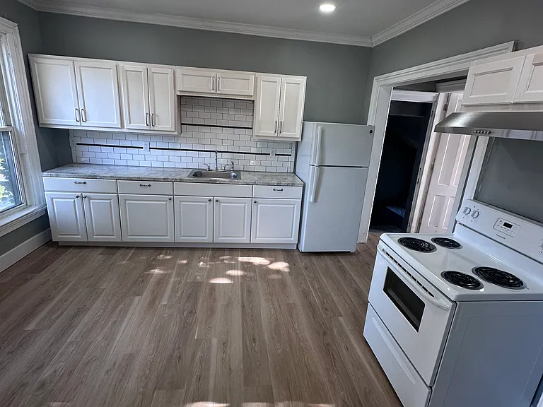 102 W Clinton St #2 — Photo 2