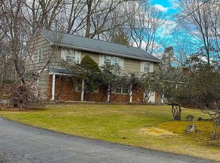 6 Carriage Hill Rd, Ossining, NY 10562